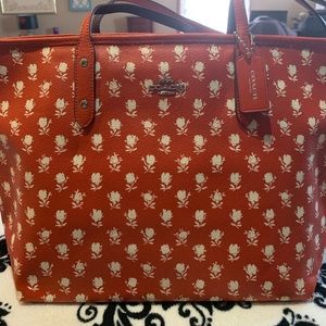 EUC. Medium sized Coach Tote!